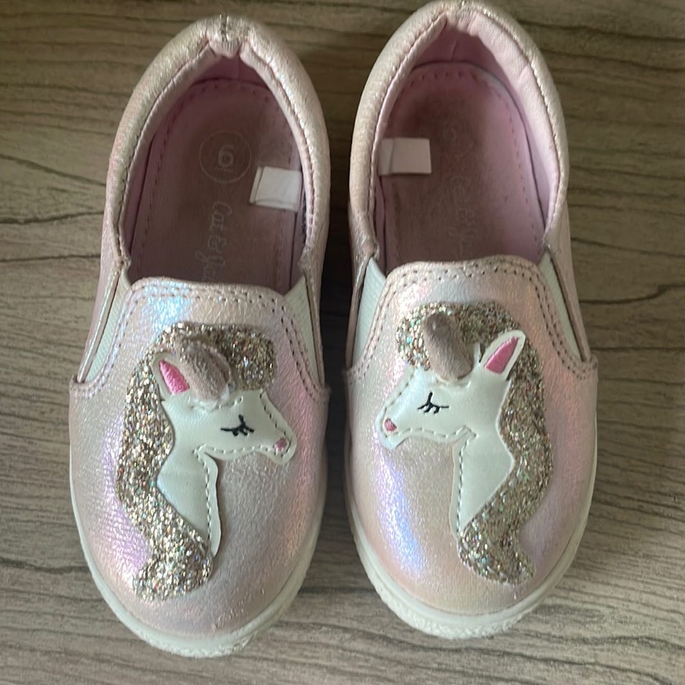 Cat & Jack size 6 shoe